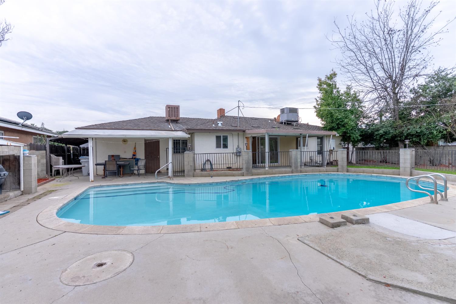 4883 E Michigan Ave, Fresno, CA 93703