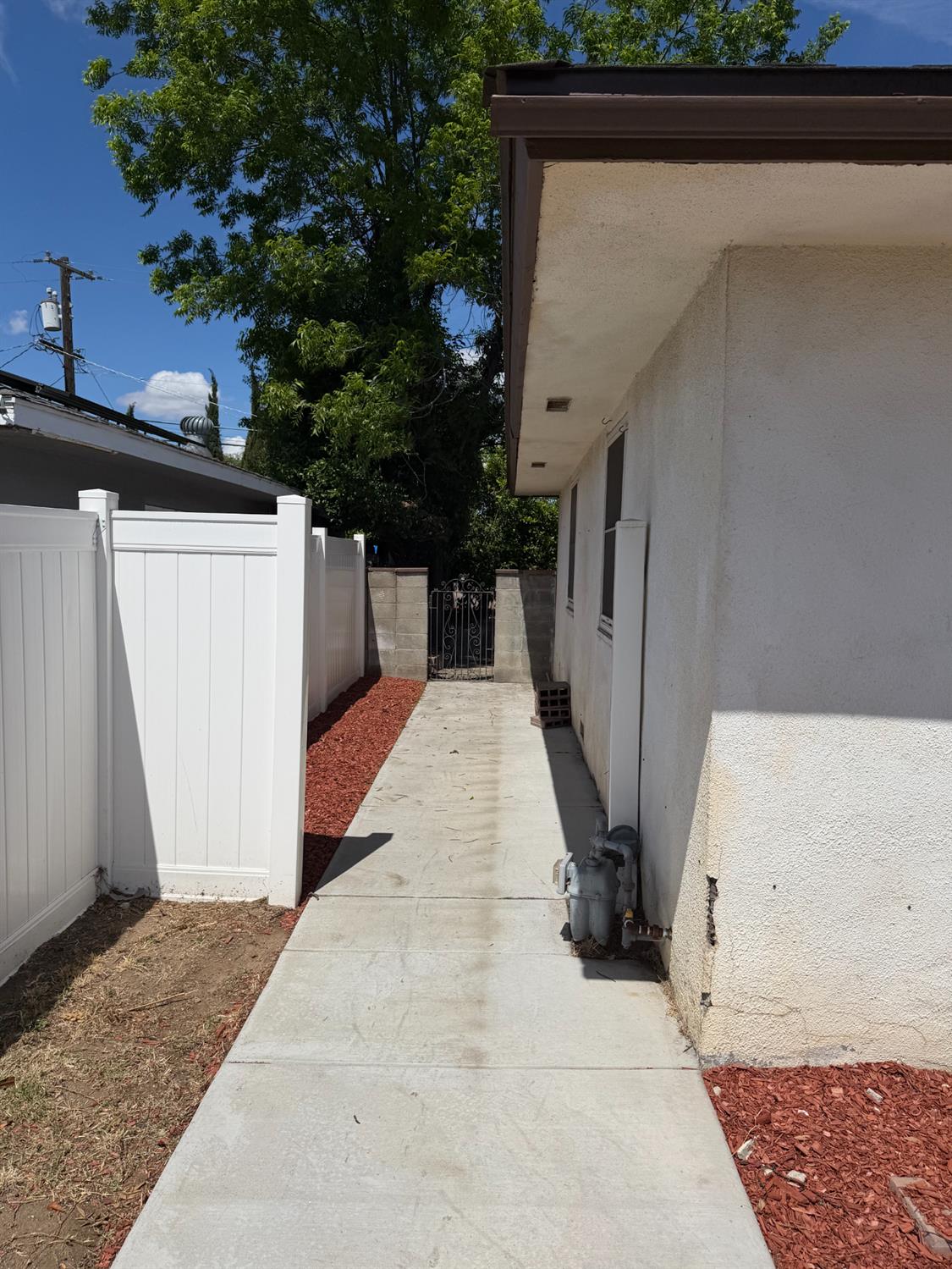 4883 E Michigan Ave, Fresno, CA 93703