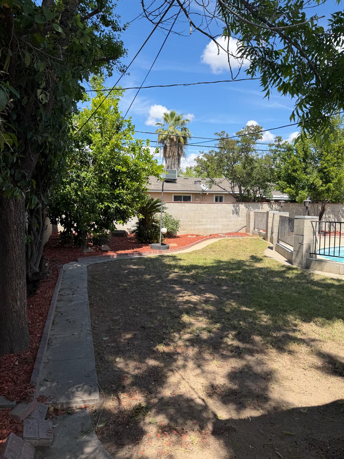 4883 E Michigan Ave, Fresno, CA 93703