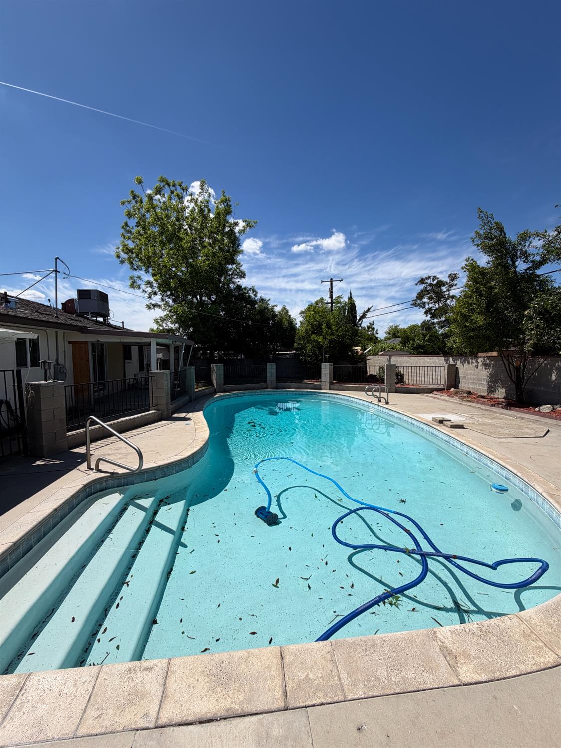 4883 E Michigan Ave, Fresno, CA 93703