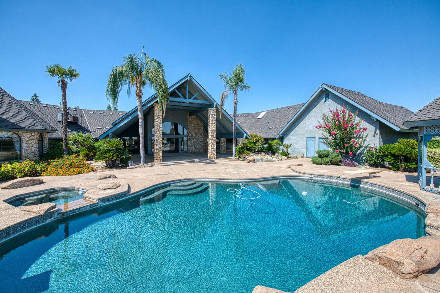 424 N De Wolf Ave, Fresno, CA 93737