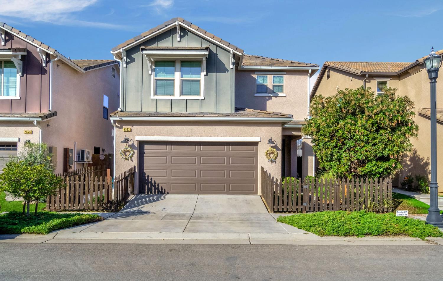 2583 N Mcarthur Ave, Fresno, CA 93727