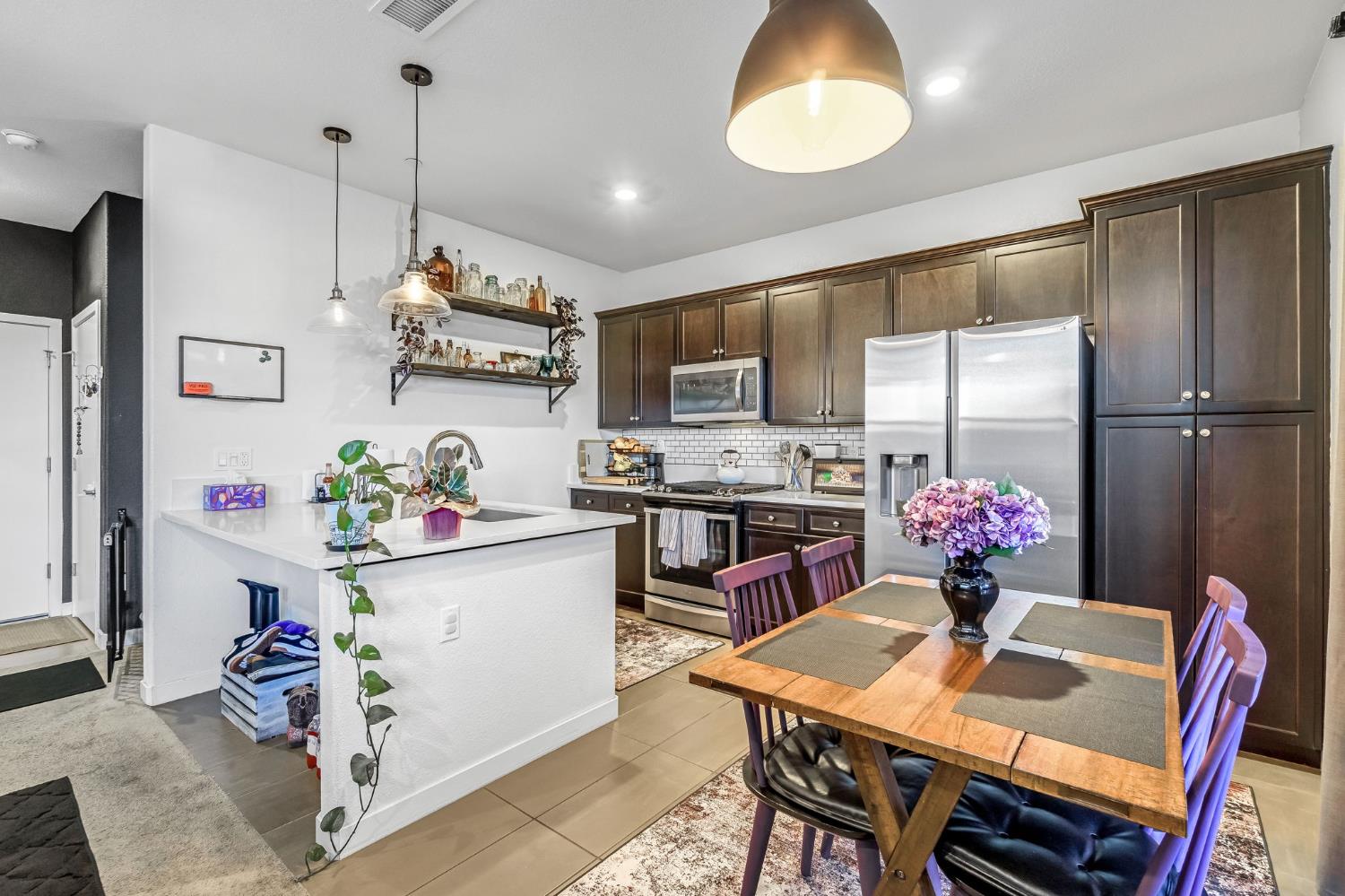 2583 N Mcarthur Ave, Fresno, CA 93727