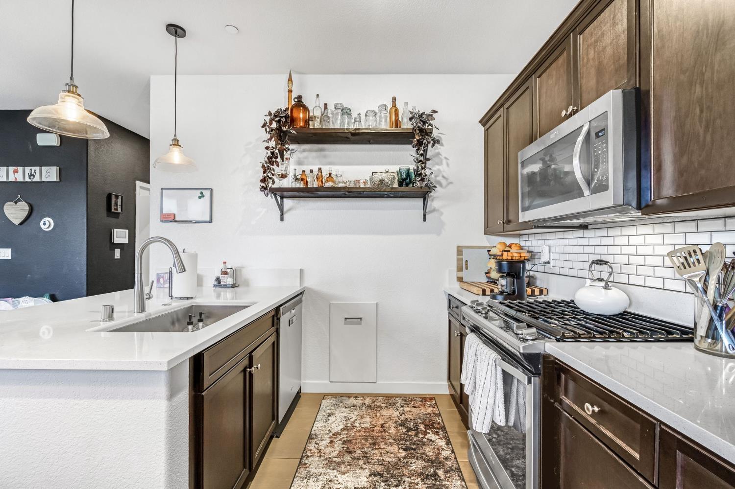 2583 N Mcarthur Ave, Fresno, CA 93727