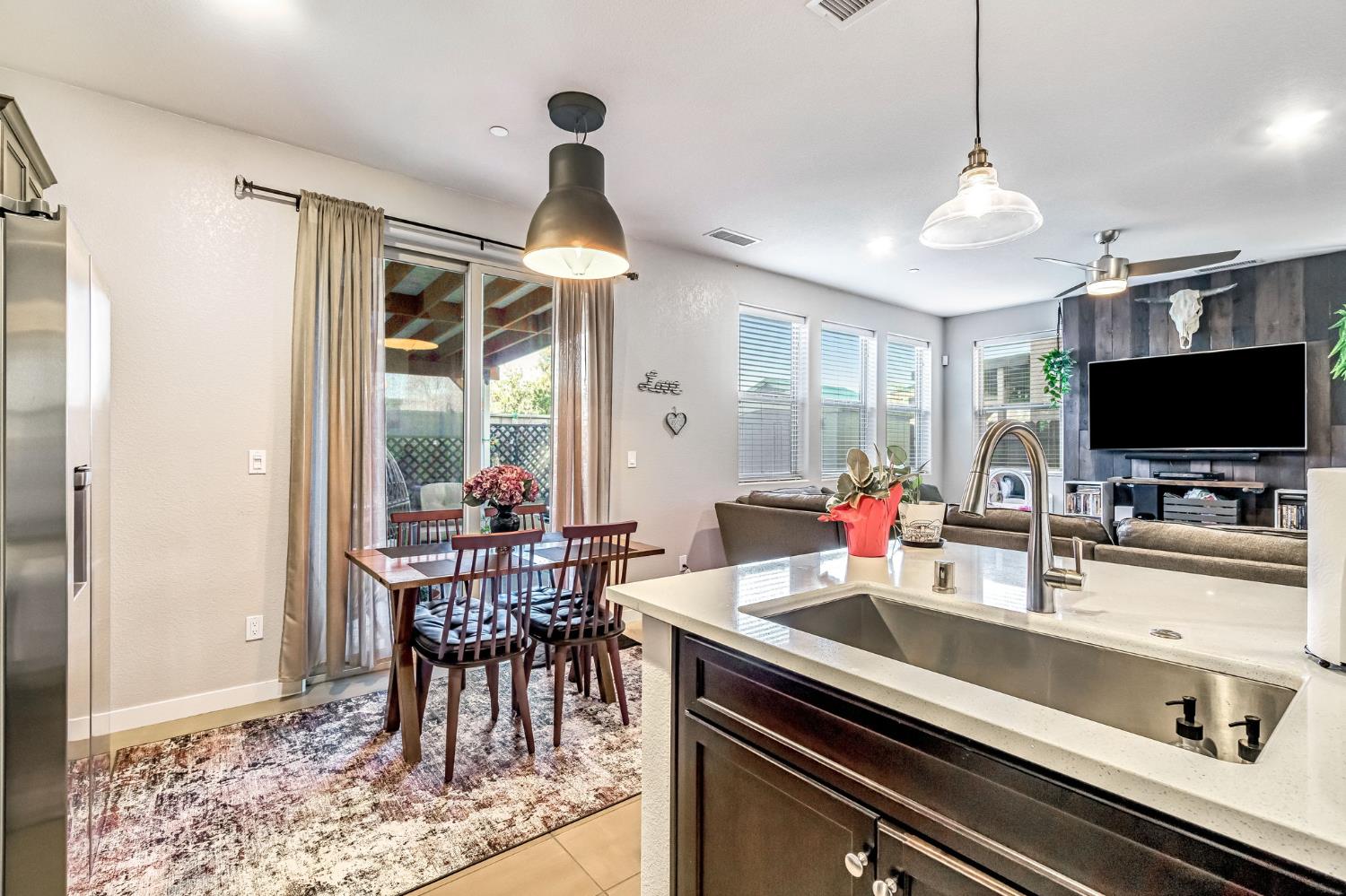 2583 N Mcarthur Ave, Fresno, CA 93727