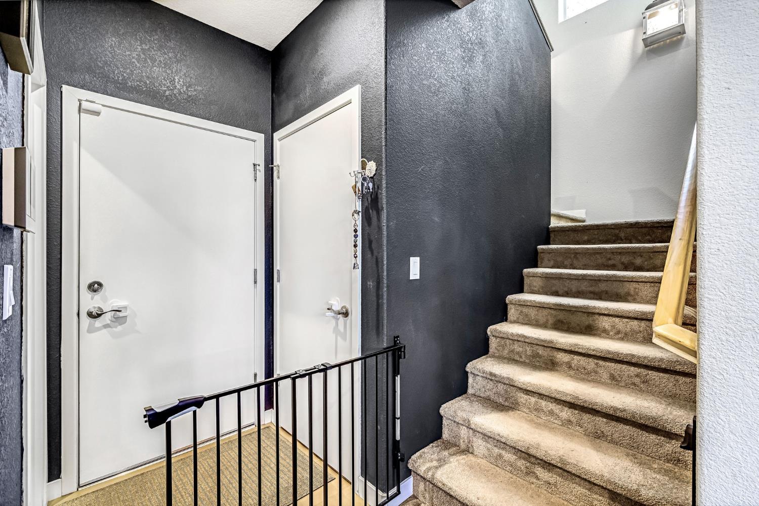 2583 N Mcarthur Ave, Fresno, CA 93727