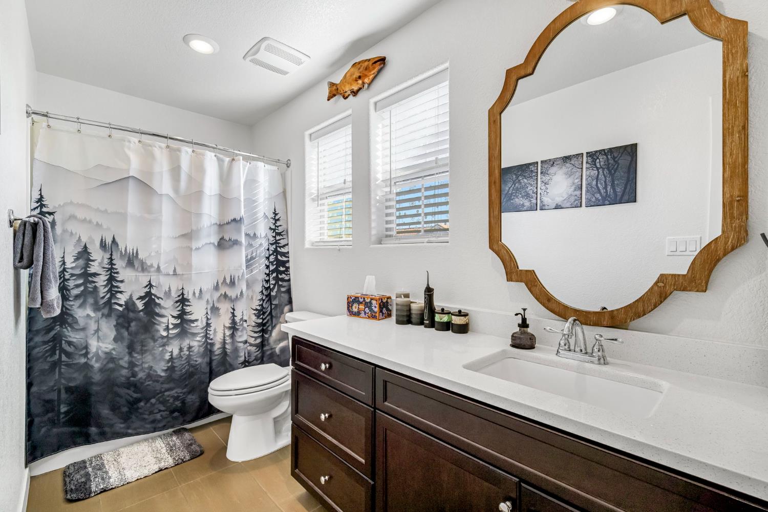 2583 N Mcarthur Ave, Fresno, CA 93727