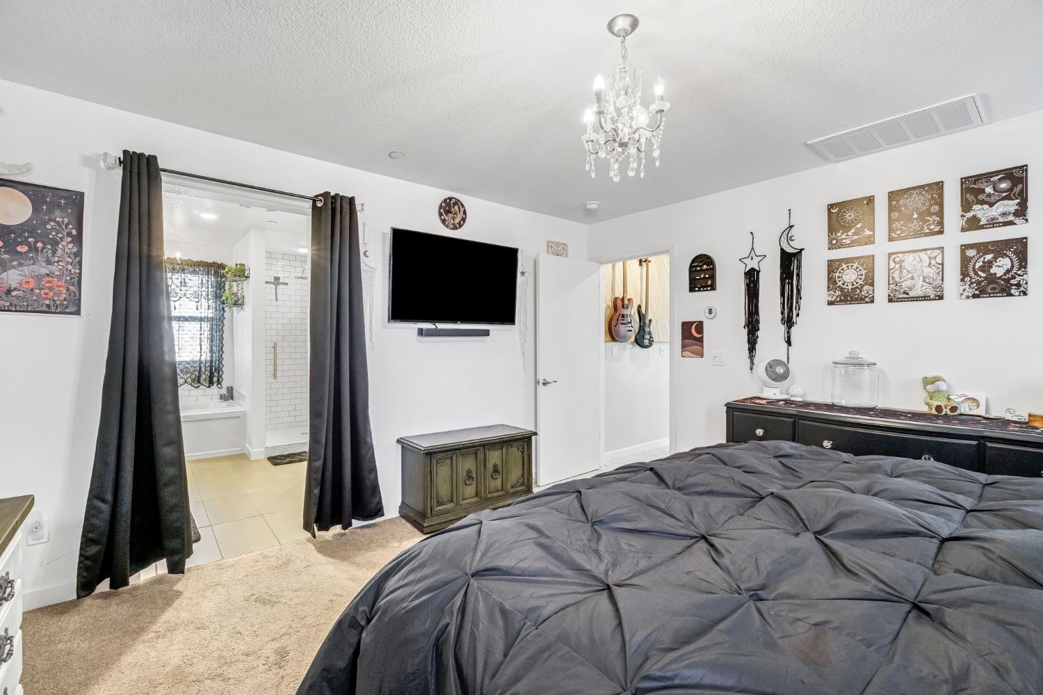 2583 N Mcarthur Ave, Fresno, CA 93727