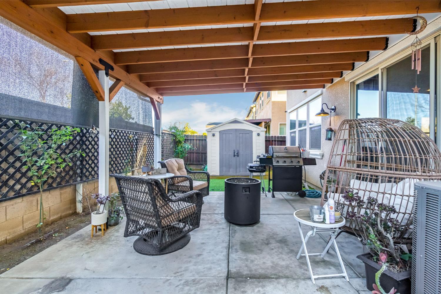 2583 N Mcarthur Ave, Fresno, CA 93727