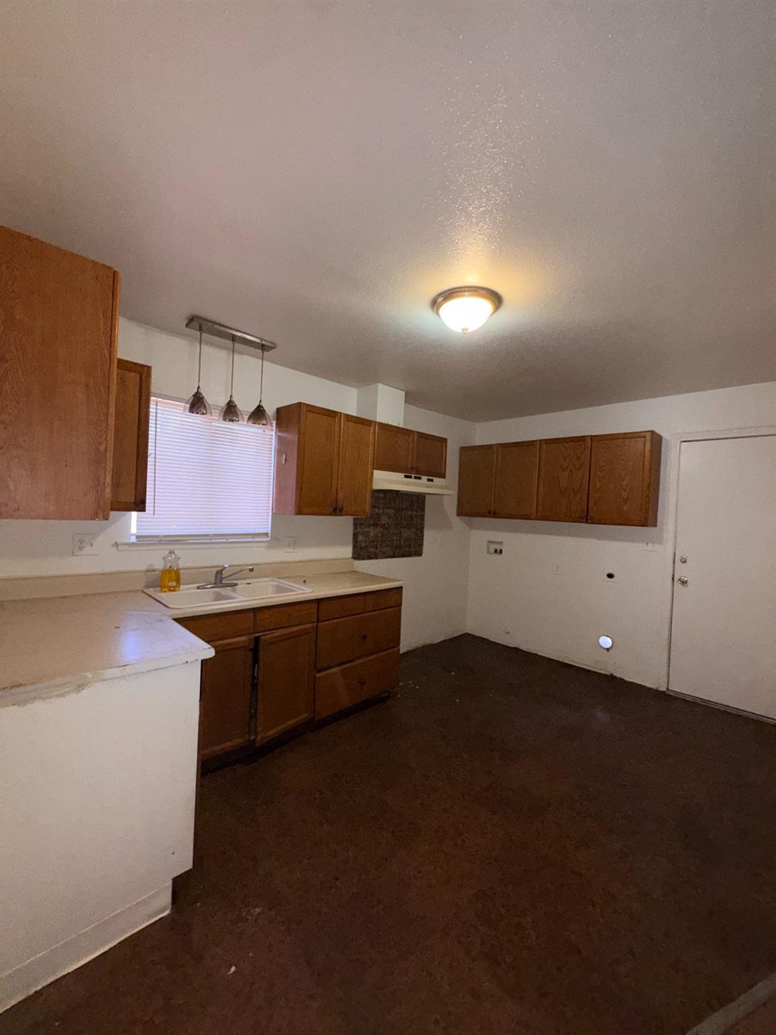 4062 E Church Ave, Fresno, CA 93725