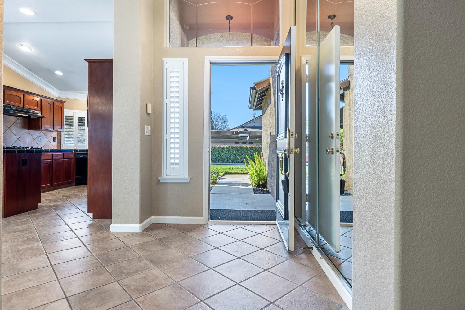 7040 N Warren Ave, Fresno, CA 93711