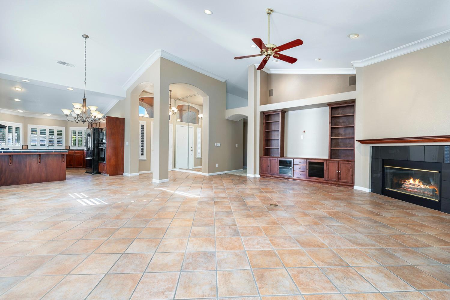 7040 N Warren Ave, Fresno, CA 93711