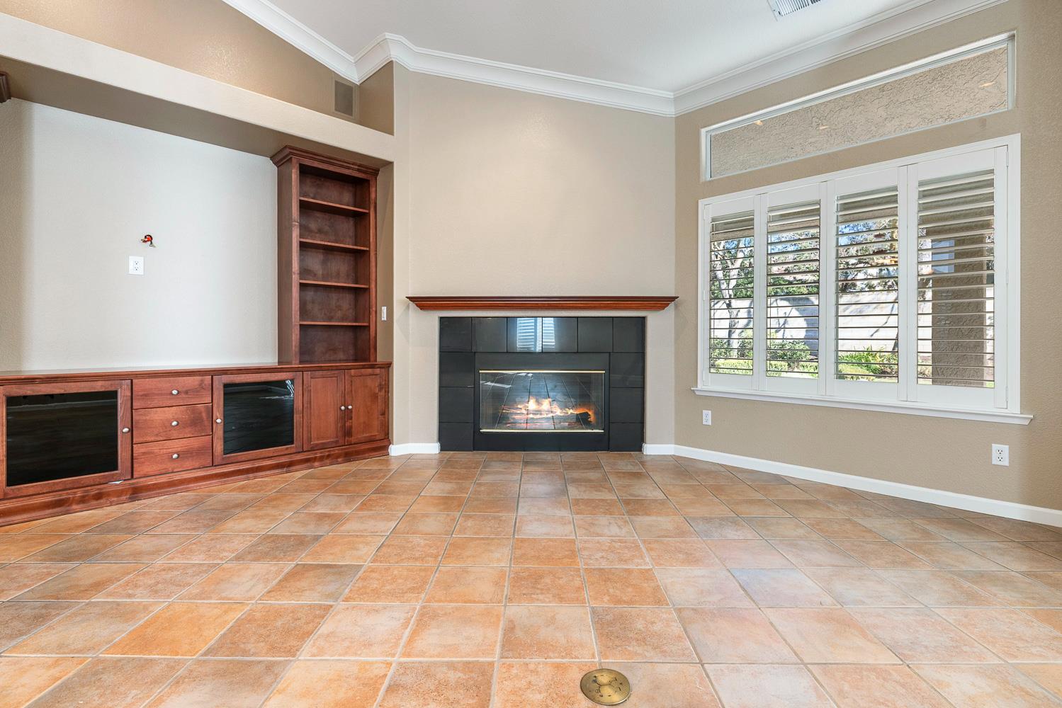 7040 N Warren Ave, Fresno, CA 93711