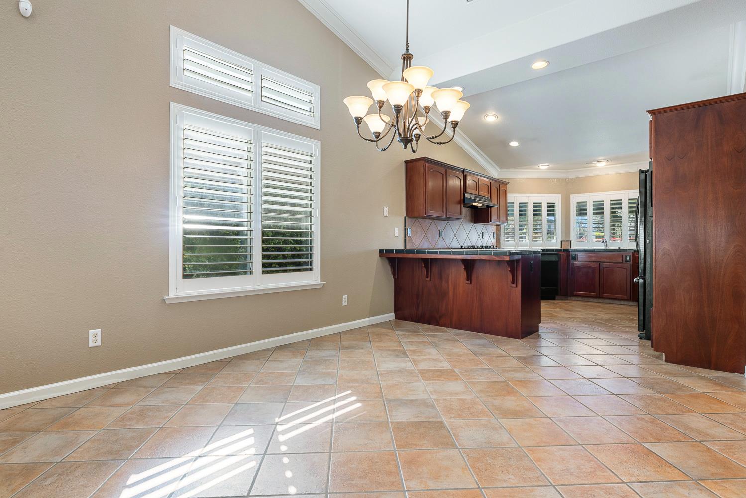 7040 N Warren Ave, Fresno, CA 93711