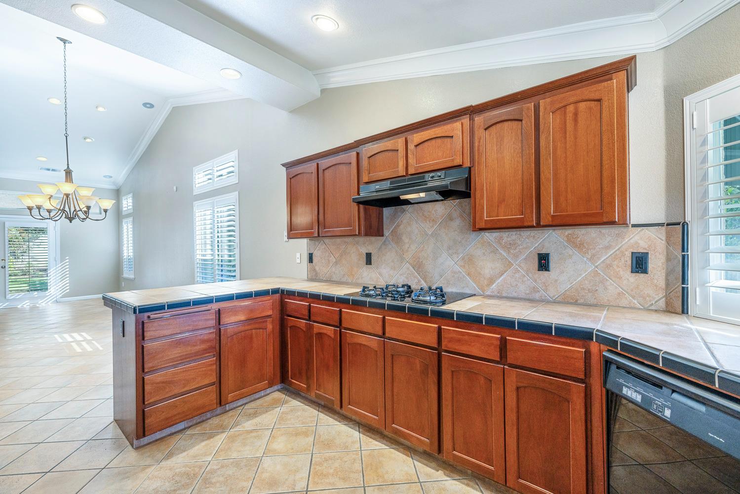 7040 N Warren Ave, Fresno, CA 93711