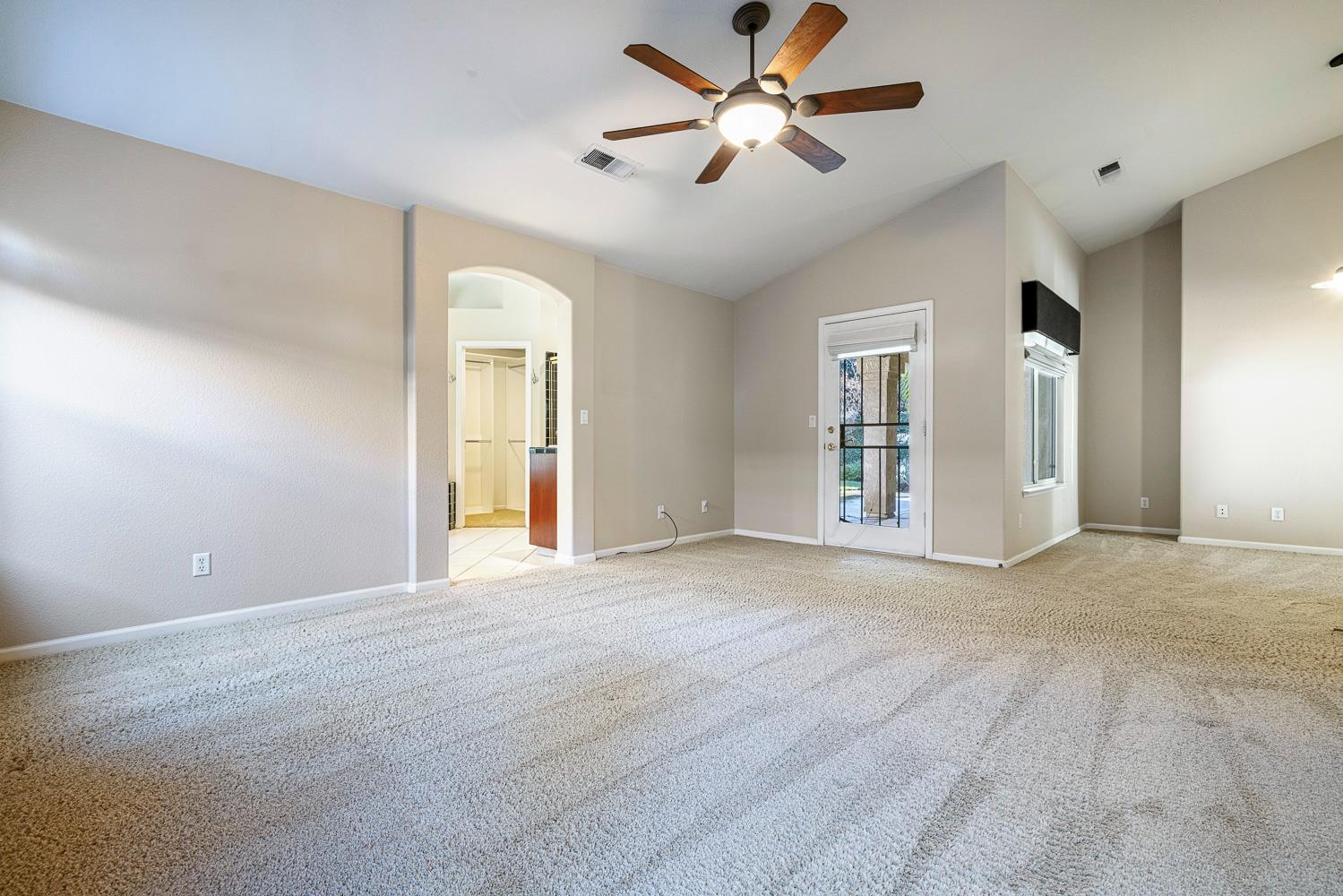 7040 N Warren Ave, Fresno, CA 93711