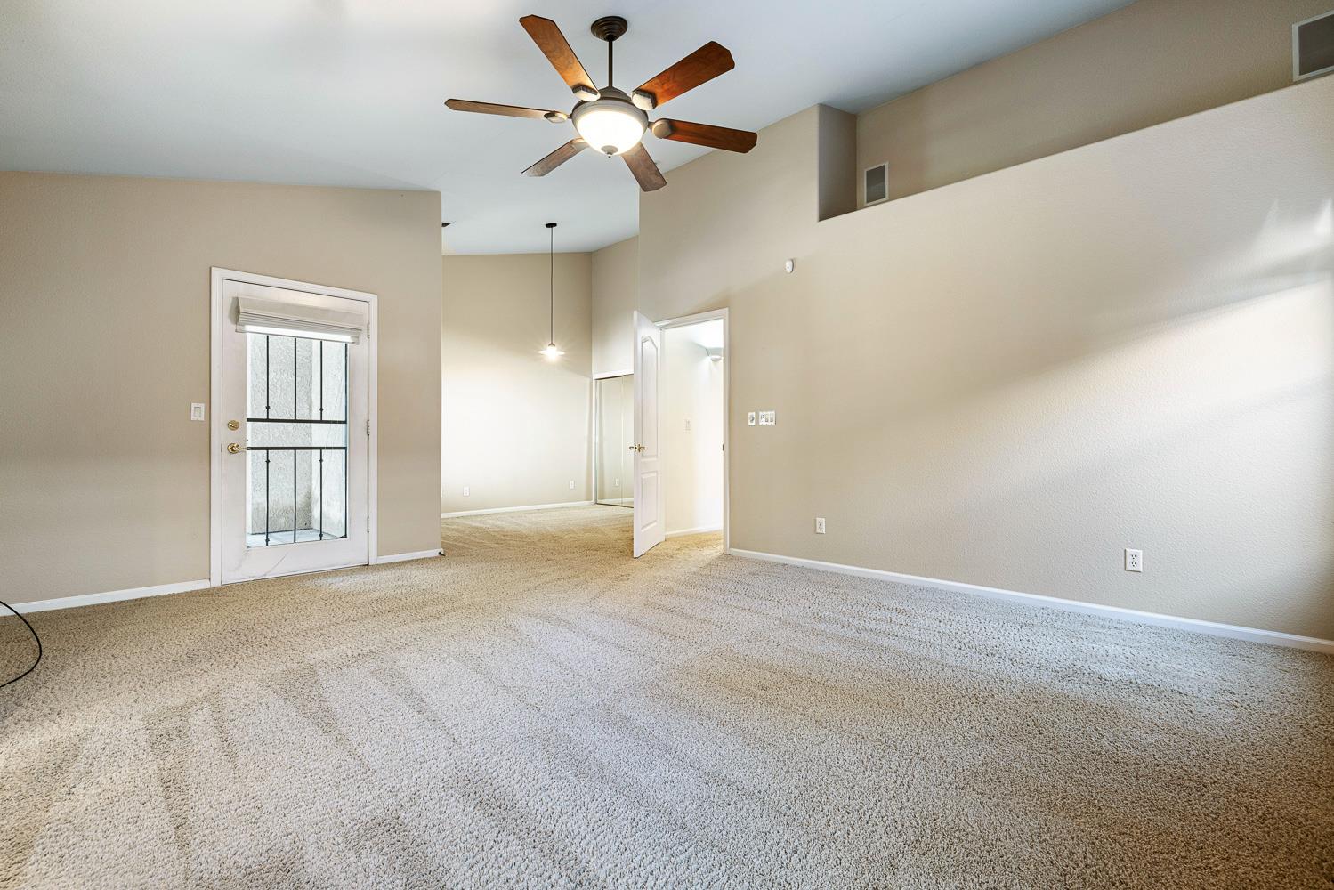 7040 N Warren Ave, Fresno, CA 93711