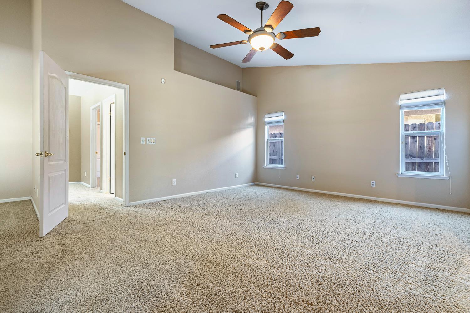 7040 N Warren Ave, Fresno, CA 93711