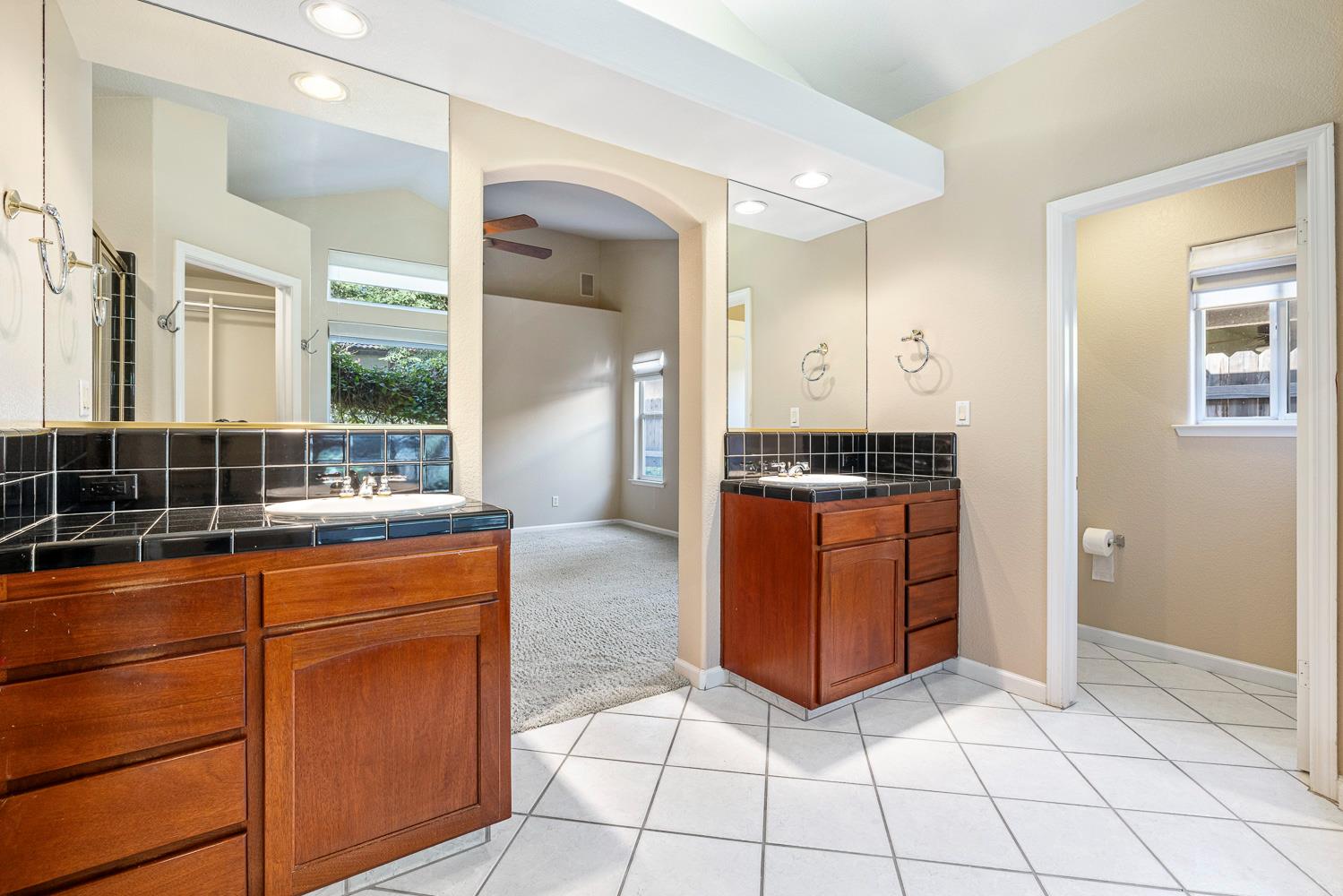 7040 N Warren Ave, Fresno, CA 93711