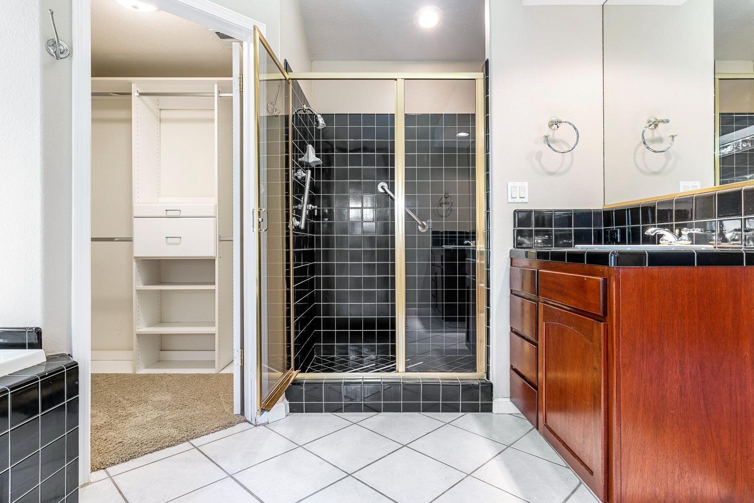 7040 N Warren Ave, Fresno, CA 93711