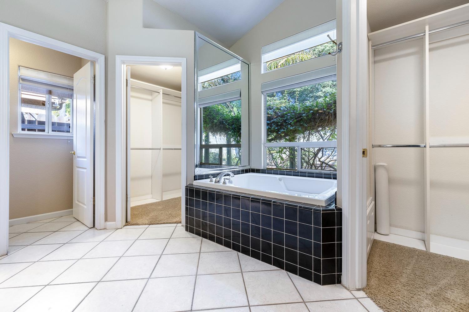 7040 N Warren Ave, Fresno, CA 93711