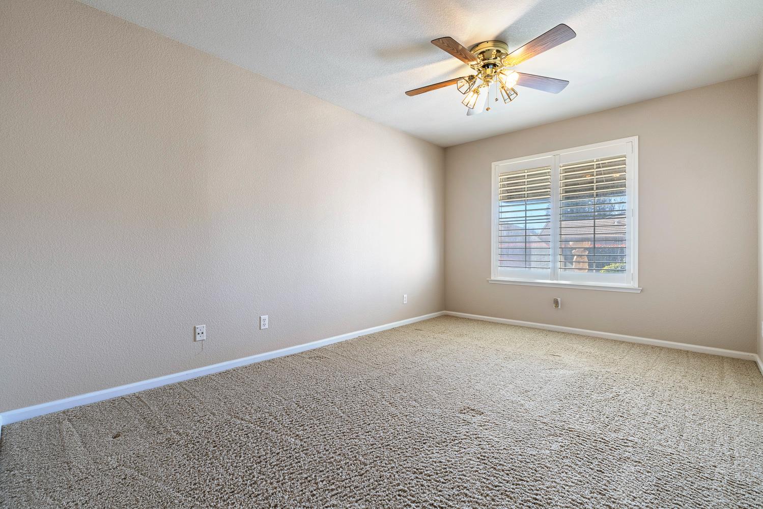 7040 N Warren Ave, Fresno, CA 93711