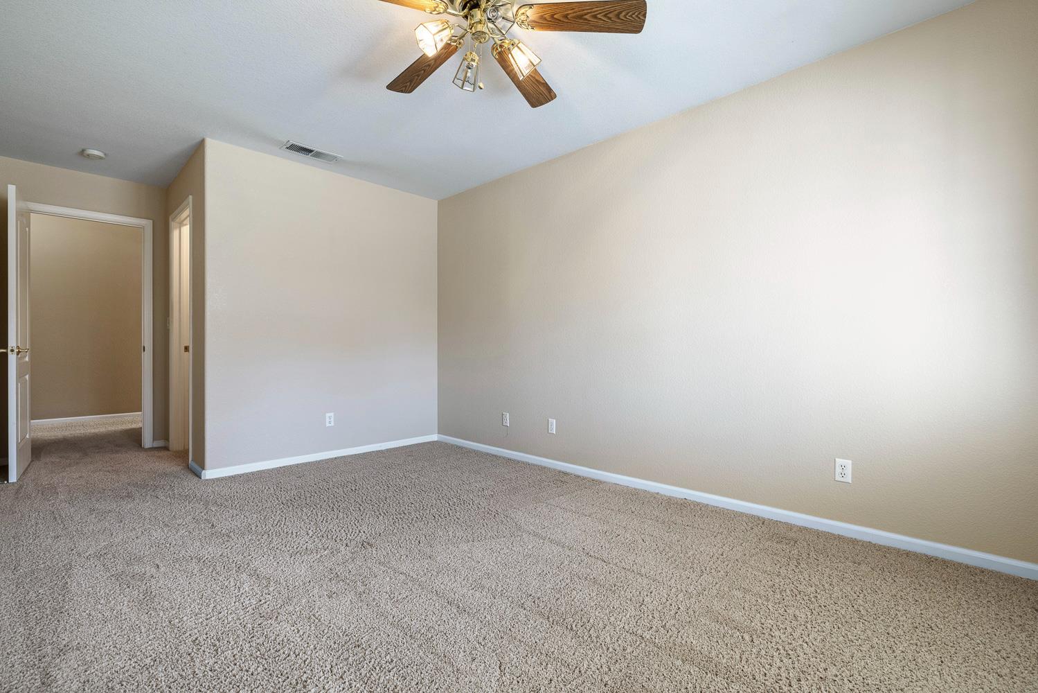 7040 N Warren Ave, Fresno, CA 93711