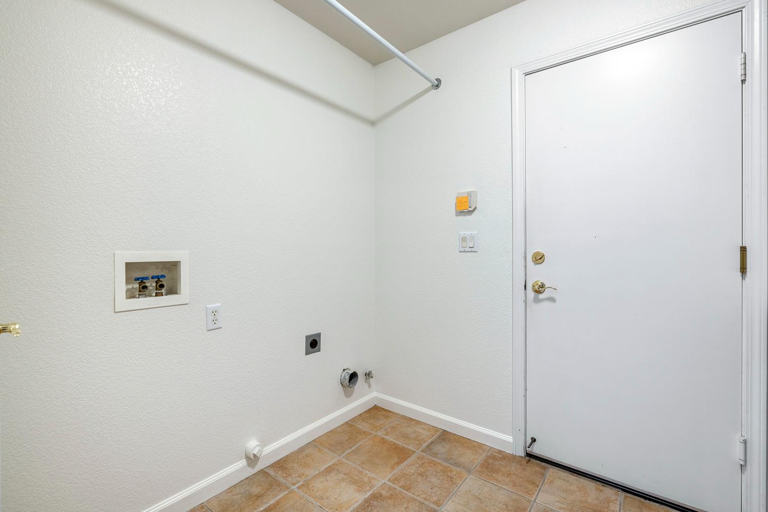 7040 N Warren Ave, Fresno, CA 93711