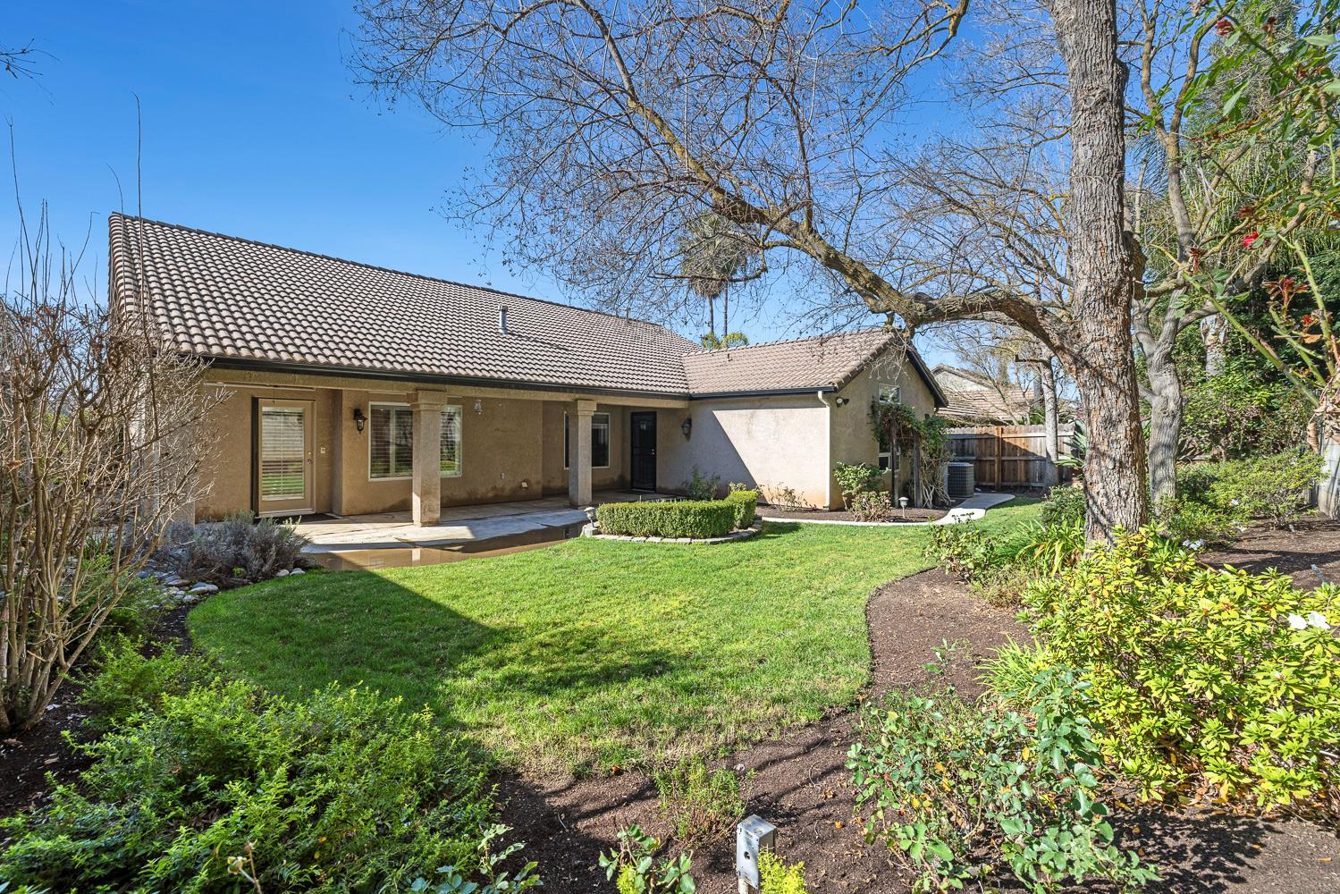 7040 N Warren Ave, Fresno, CA 93711