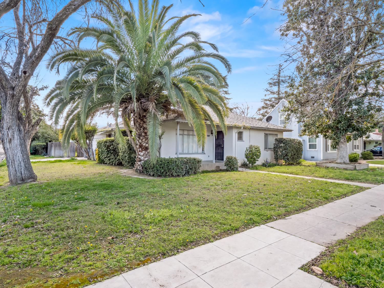 303 W Fedora Ave, Fresno, CA 93705