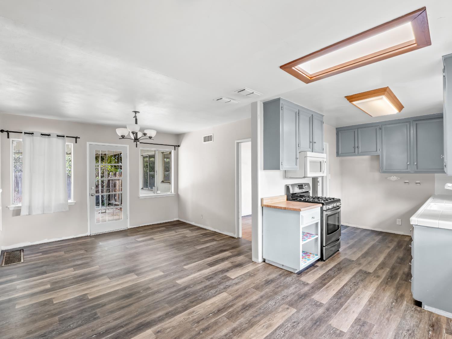 303 W Fedora Ave, Fresno, CA 93705