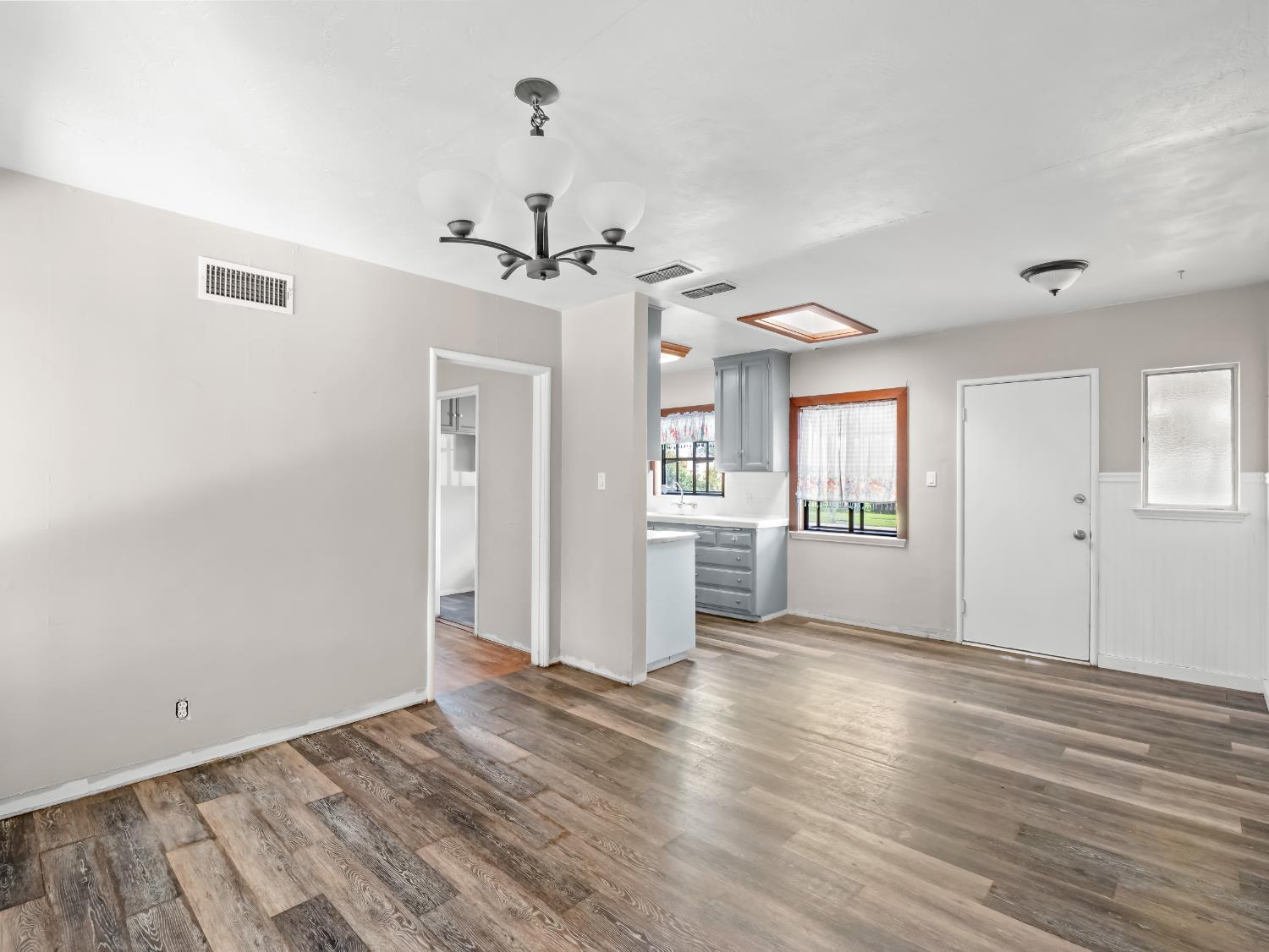 303 W Fedora Ave, Fresno, CA 93705