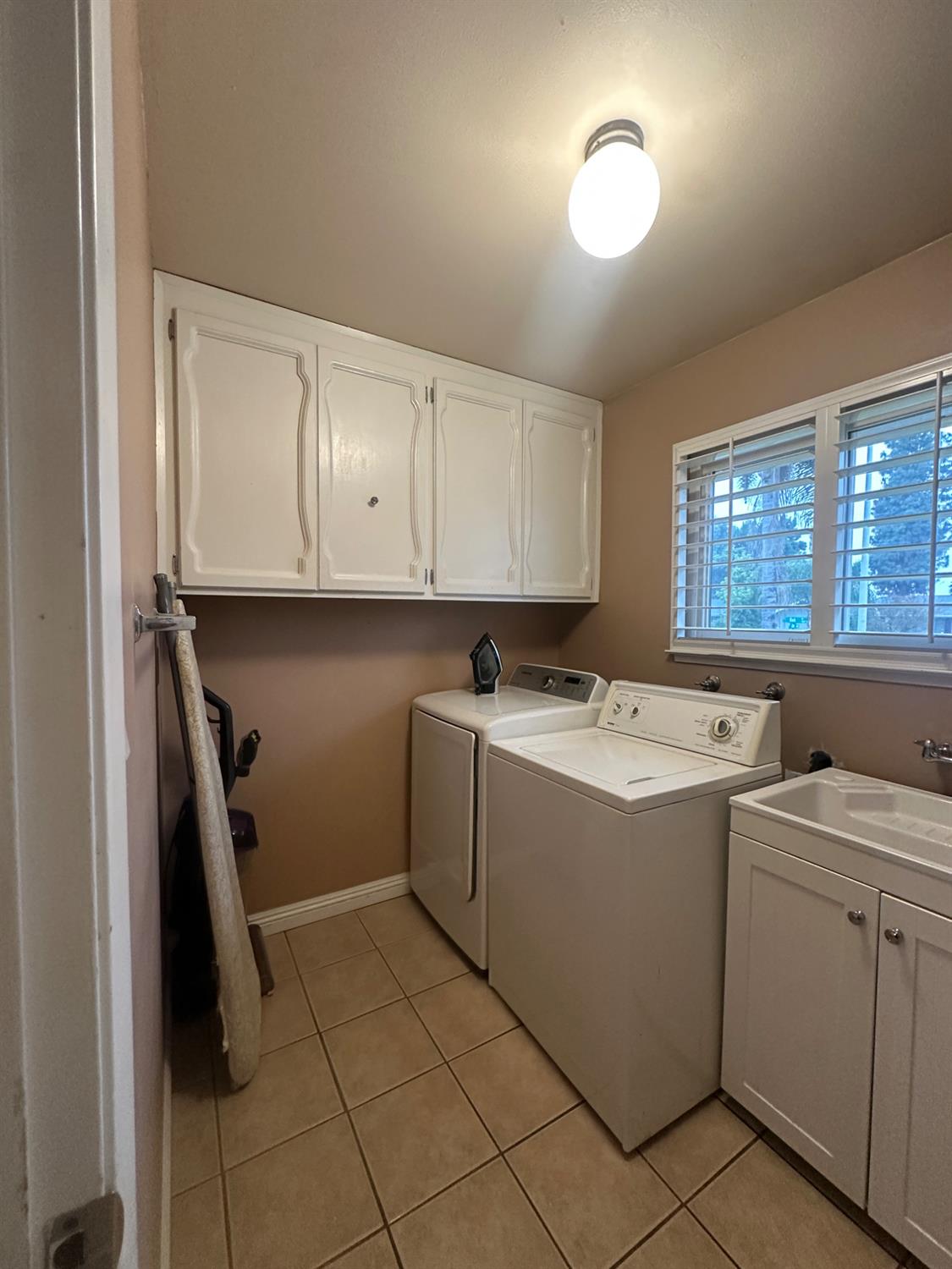 394 S Oak Dr, Reedley, CA 93654