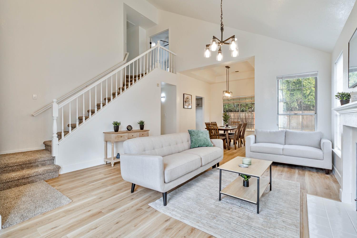 7330 N Woodrow Ave, Fresno, CA 93720