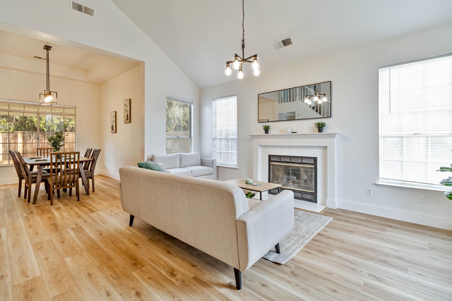 7330 N Woodrow Ave, Fresno, CA 93720