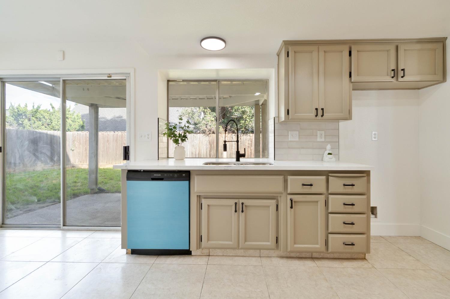 7330 N Woodrow Ave, Fresno, CA 93720