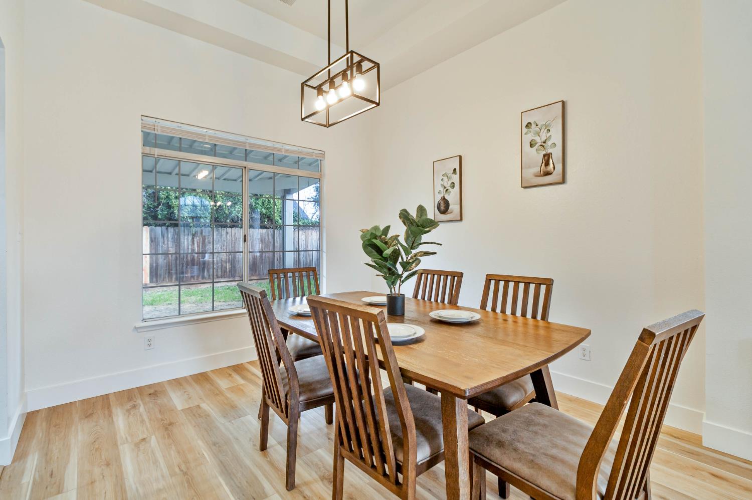 7330 N Woodrow Ave, Fresno, CA 93720