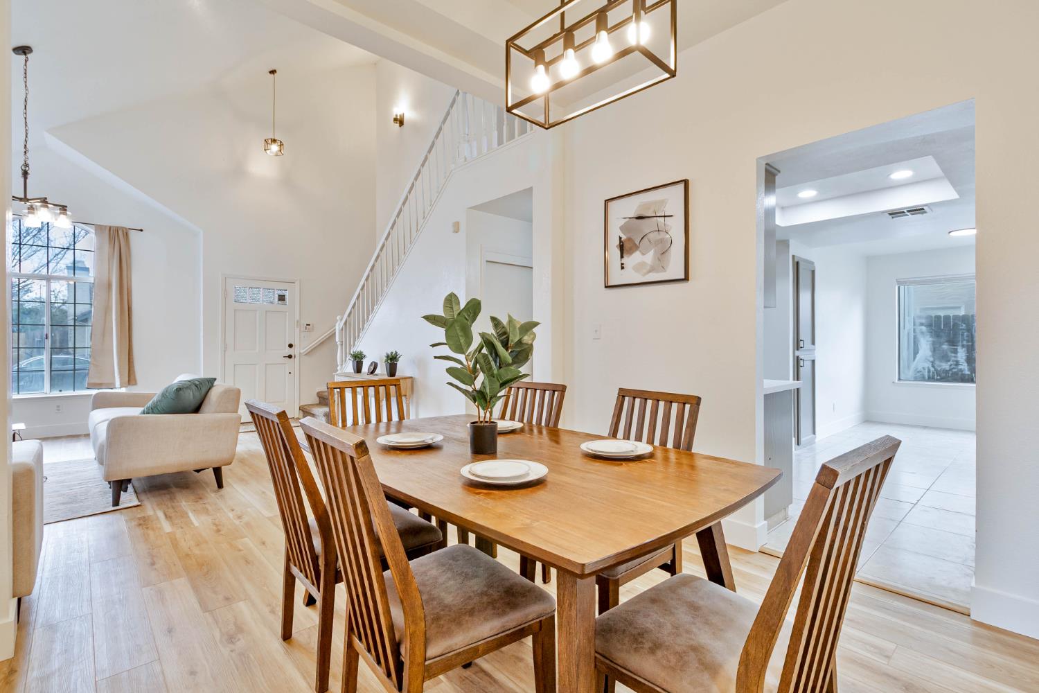 7330 N Woodrow Ave, Fresno, CA 93720