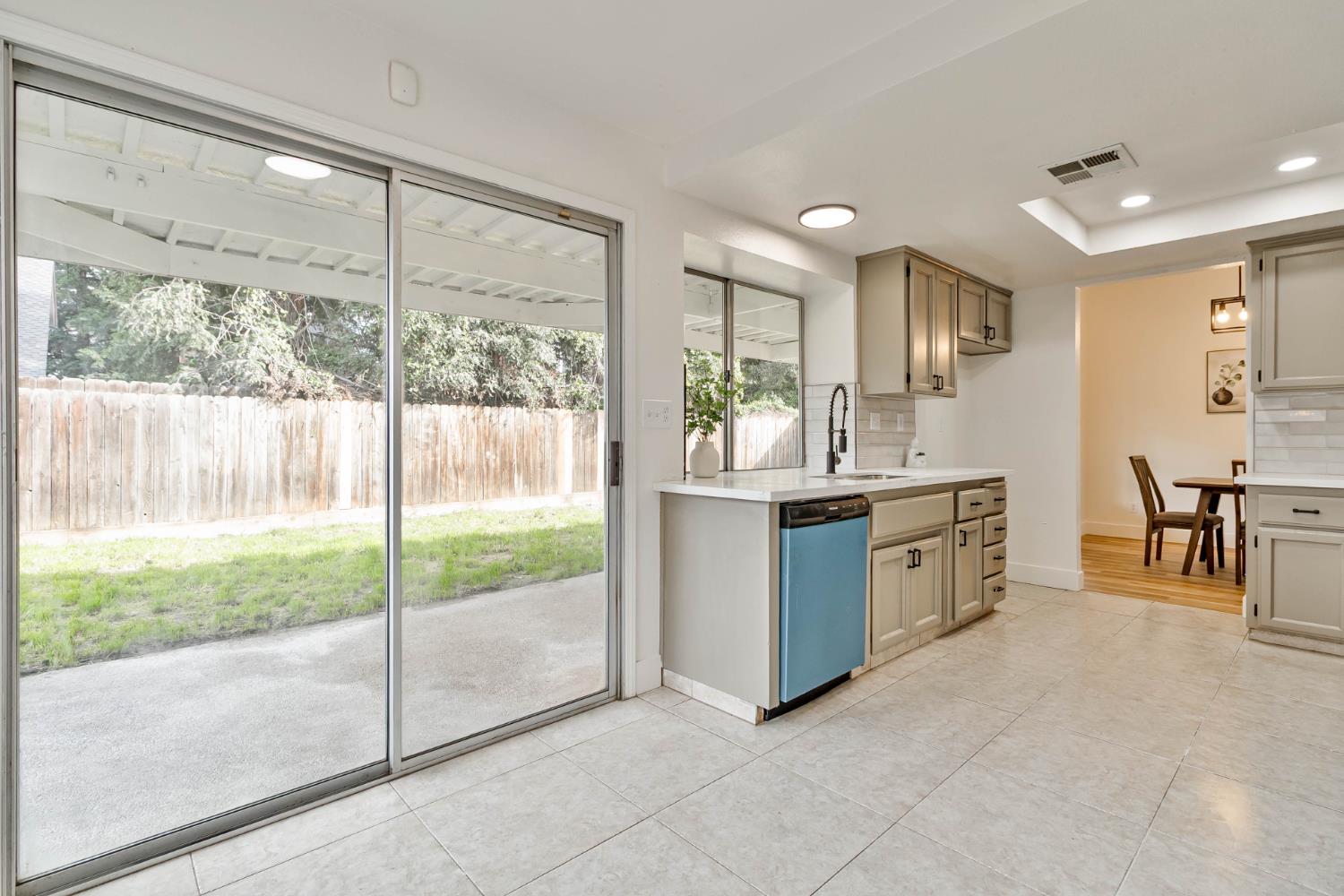 7330 N Woodrow Ave, Fresno, CA 93720