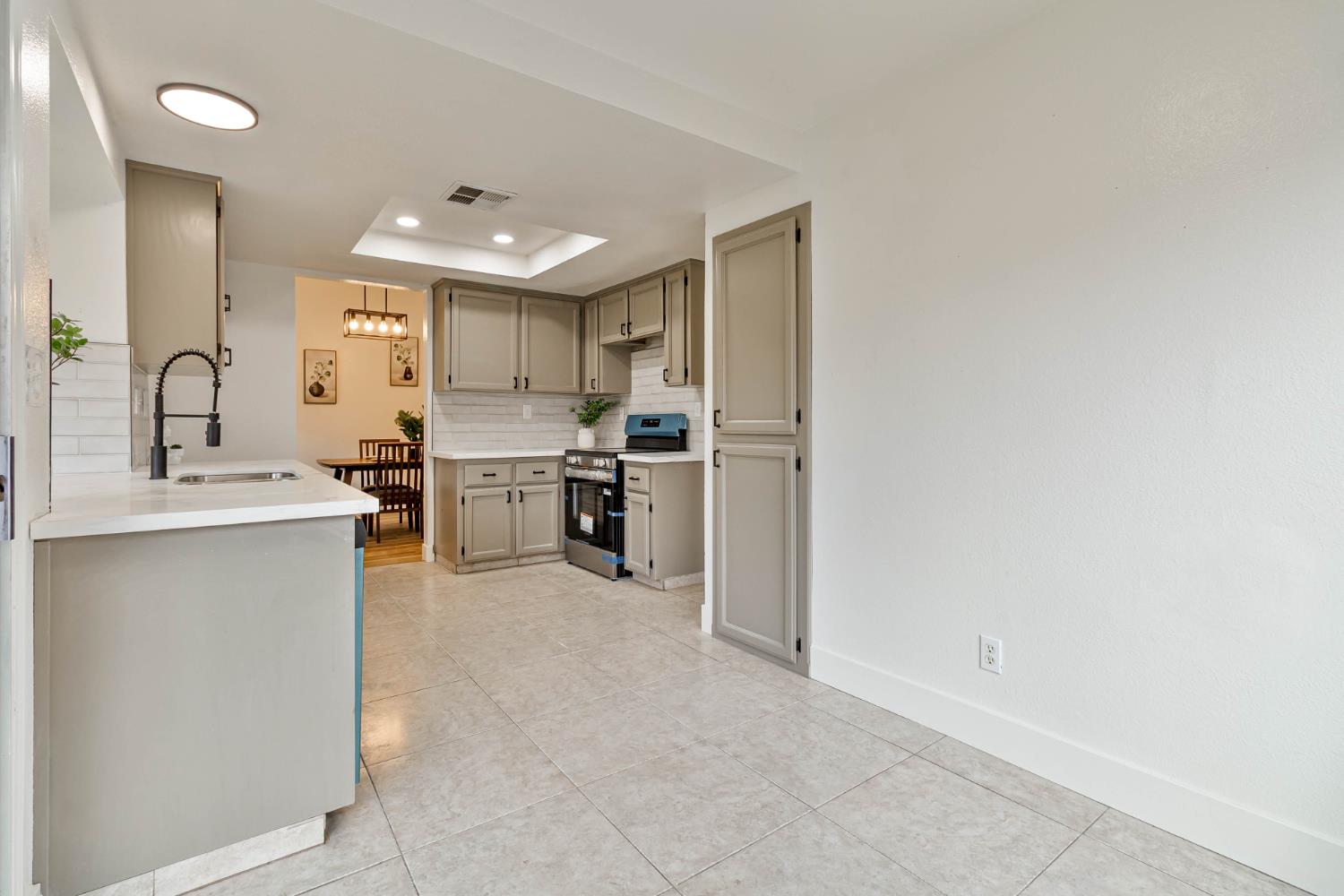 7330 N Woodrow Ave, Fresno, CA 93720