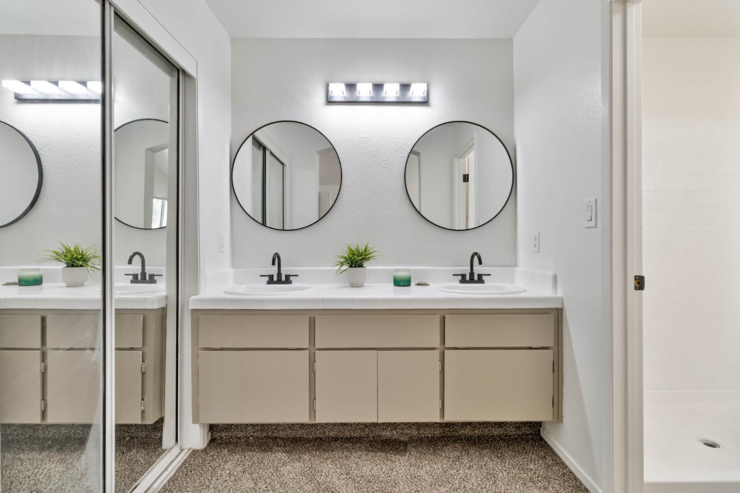 7330 N Woodrow Ave, Fresno, CA 93720