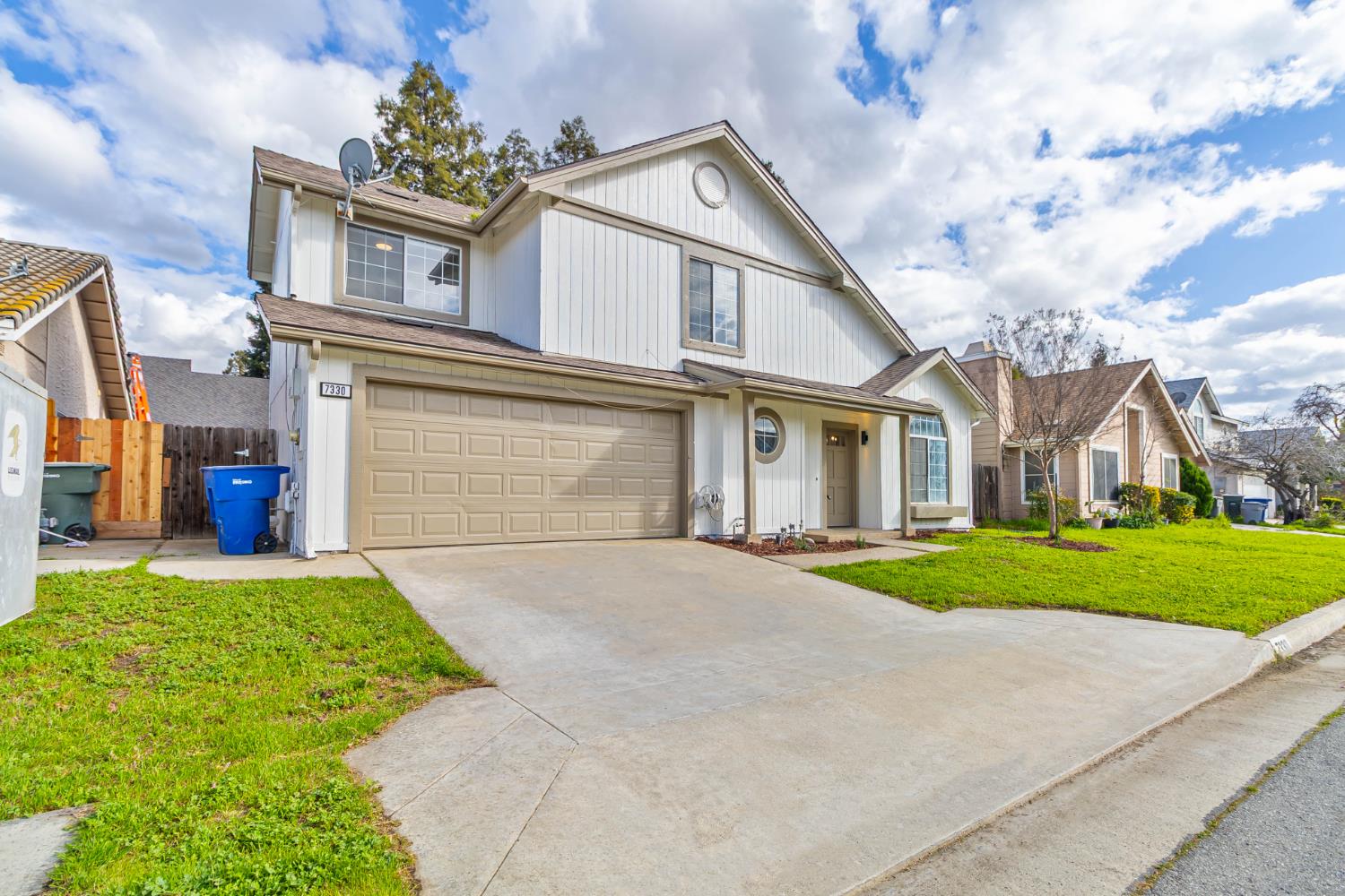 7330 N Woodrow Ave, Fresno, CA 93720