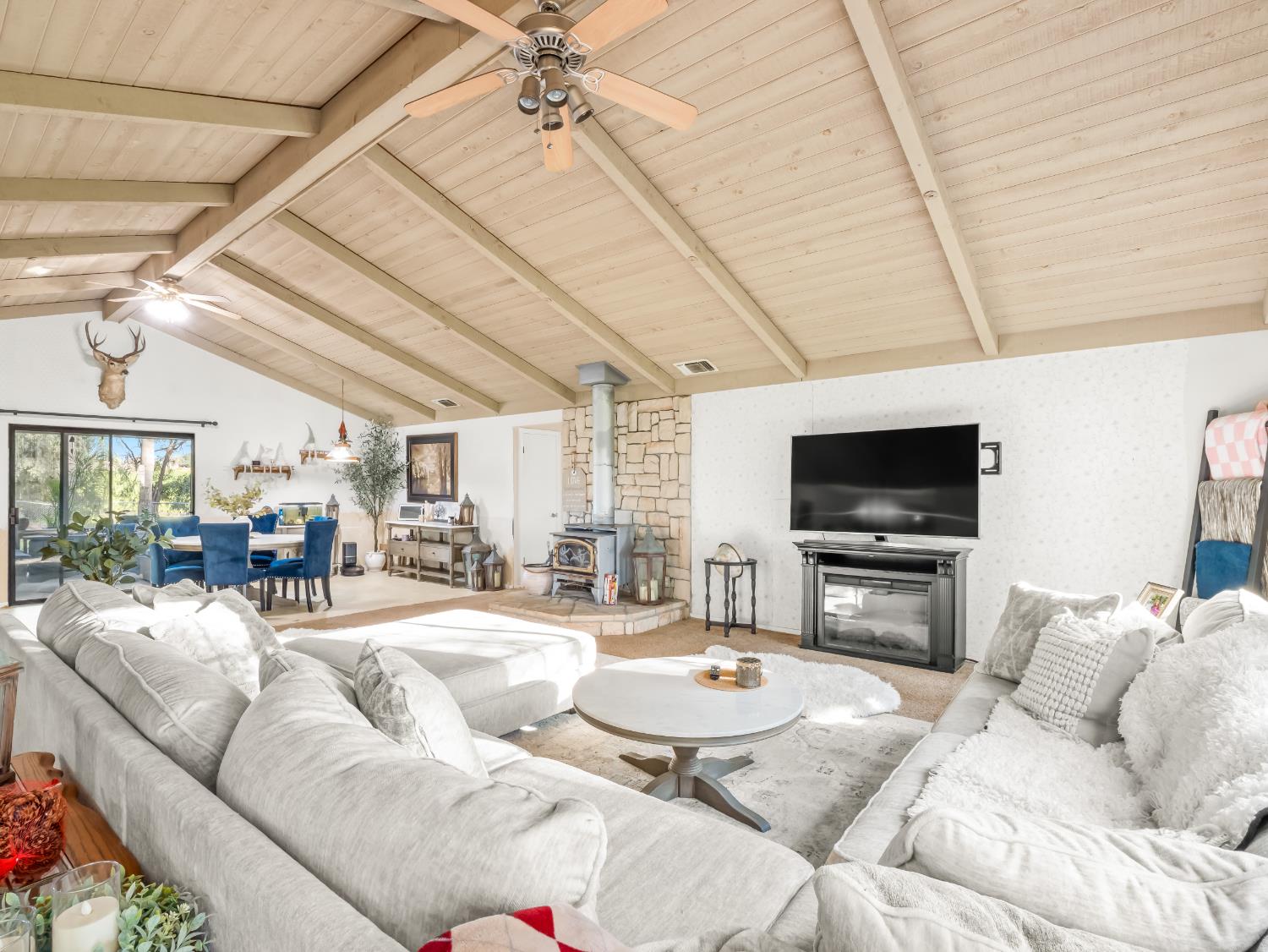 14295 E Nees Ave, Clovis, CA 93619