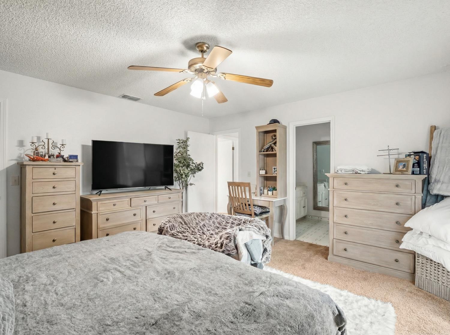 14295 E Nees Ave, Clovis, CA 93619