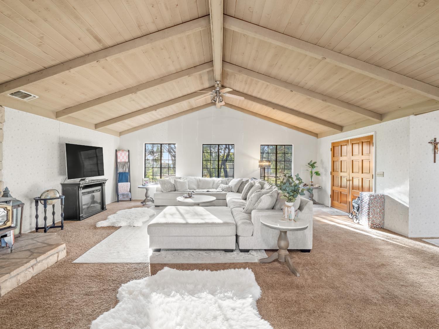 14295 E Nees Ave, Clovis, CA 93619