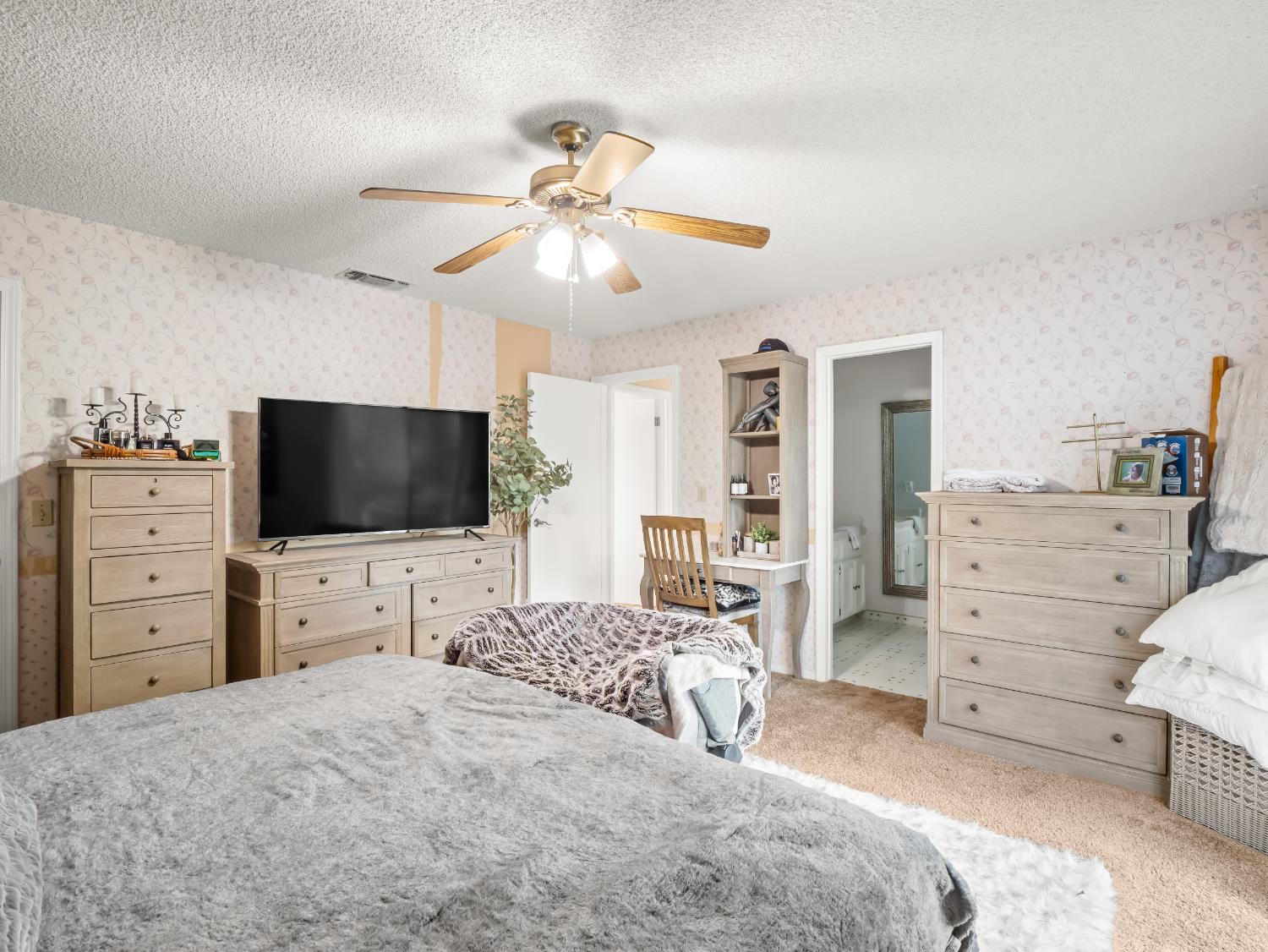 14295 E Nees Ave, Clovis, CA 93619