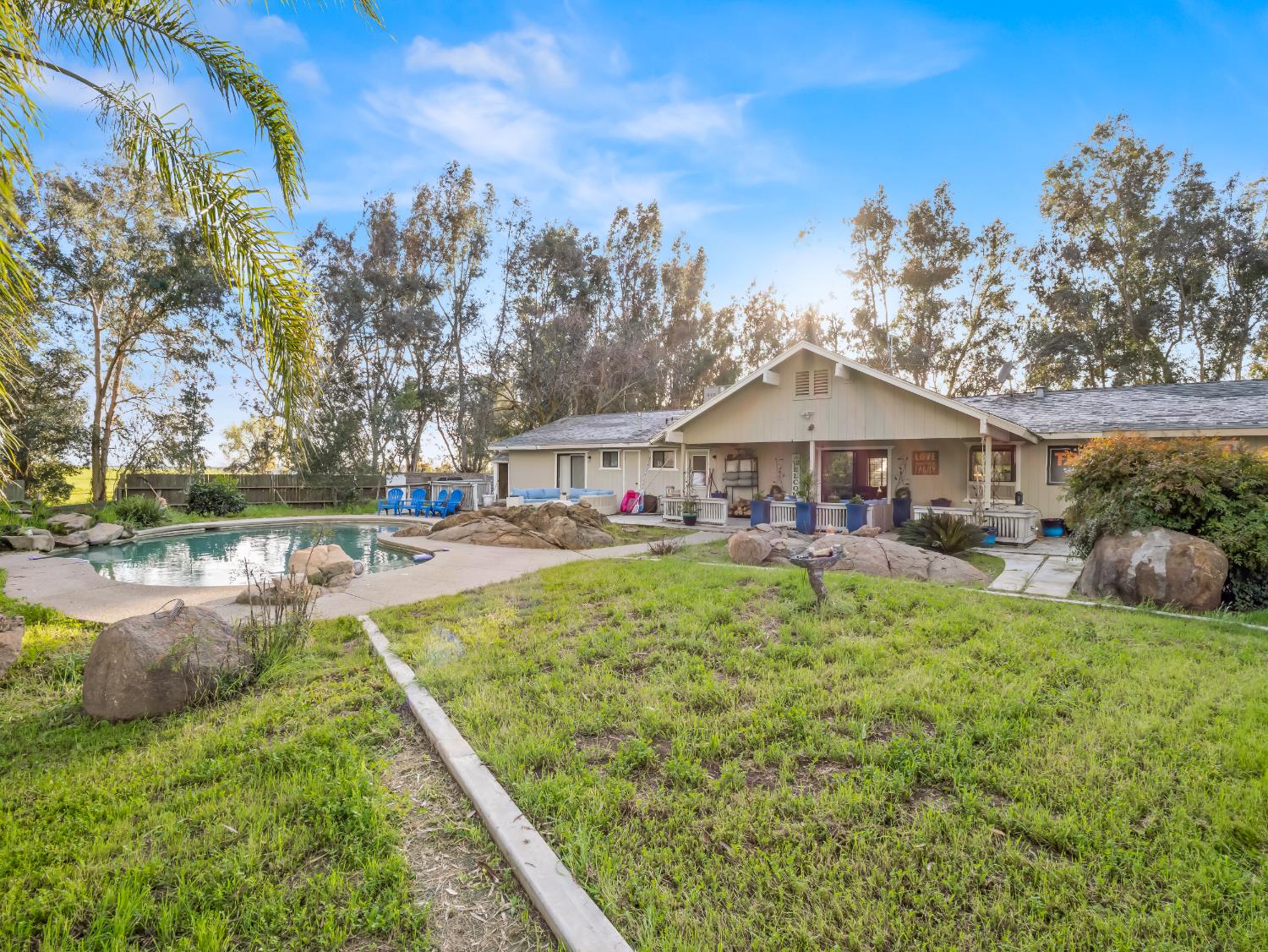 14295 E Nees Ave, Clovis, CA 93619