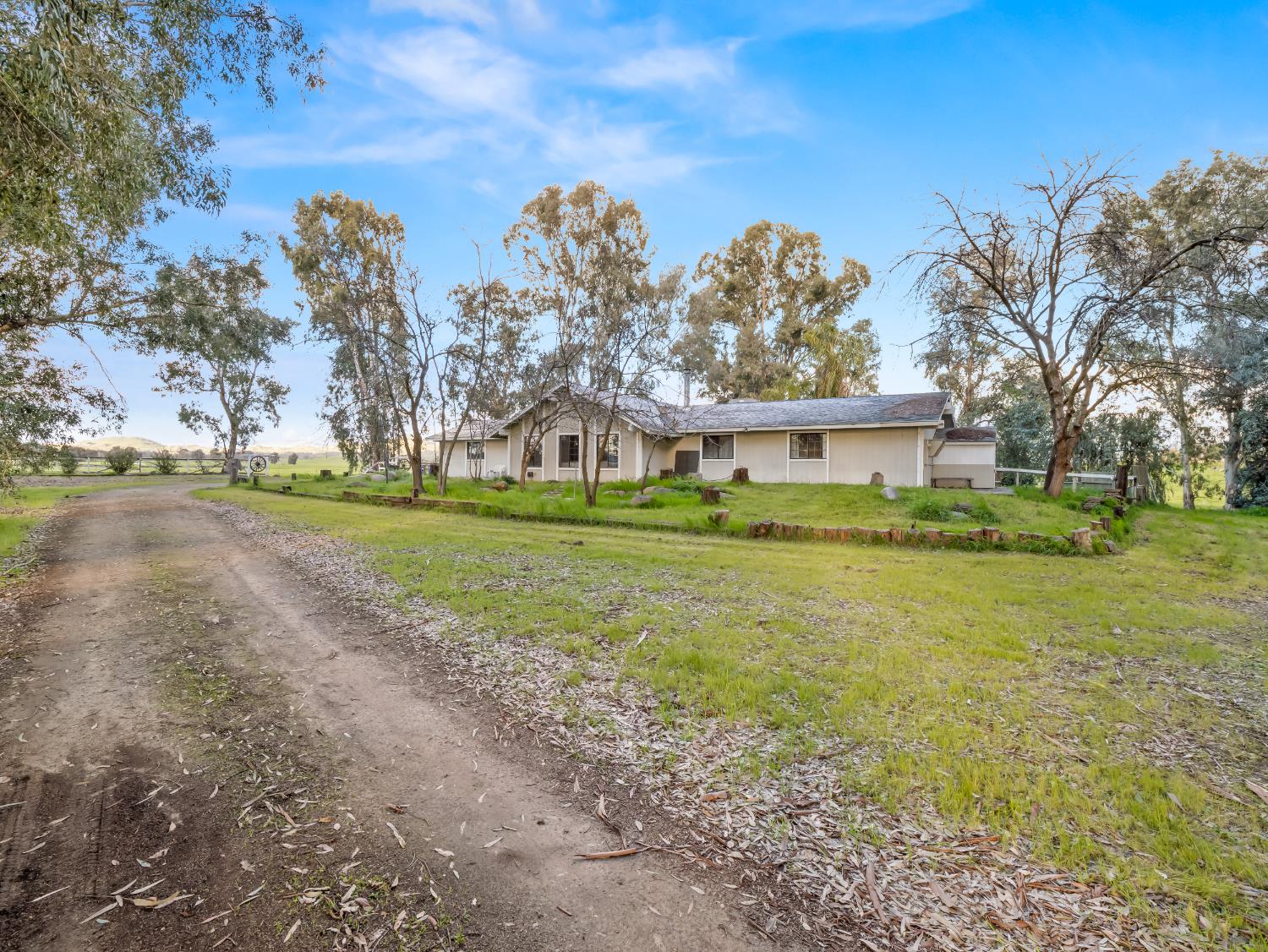 14295 E Nees Ave, Clovis, CA 93619