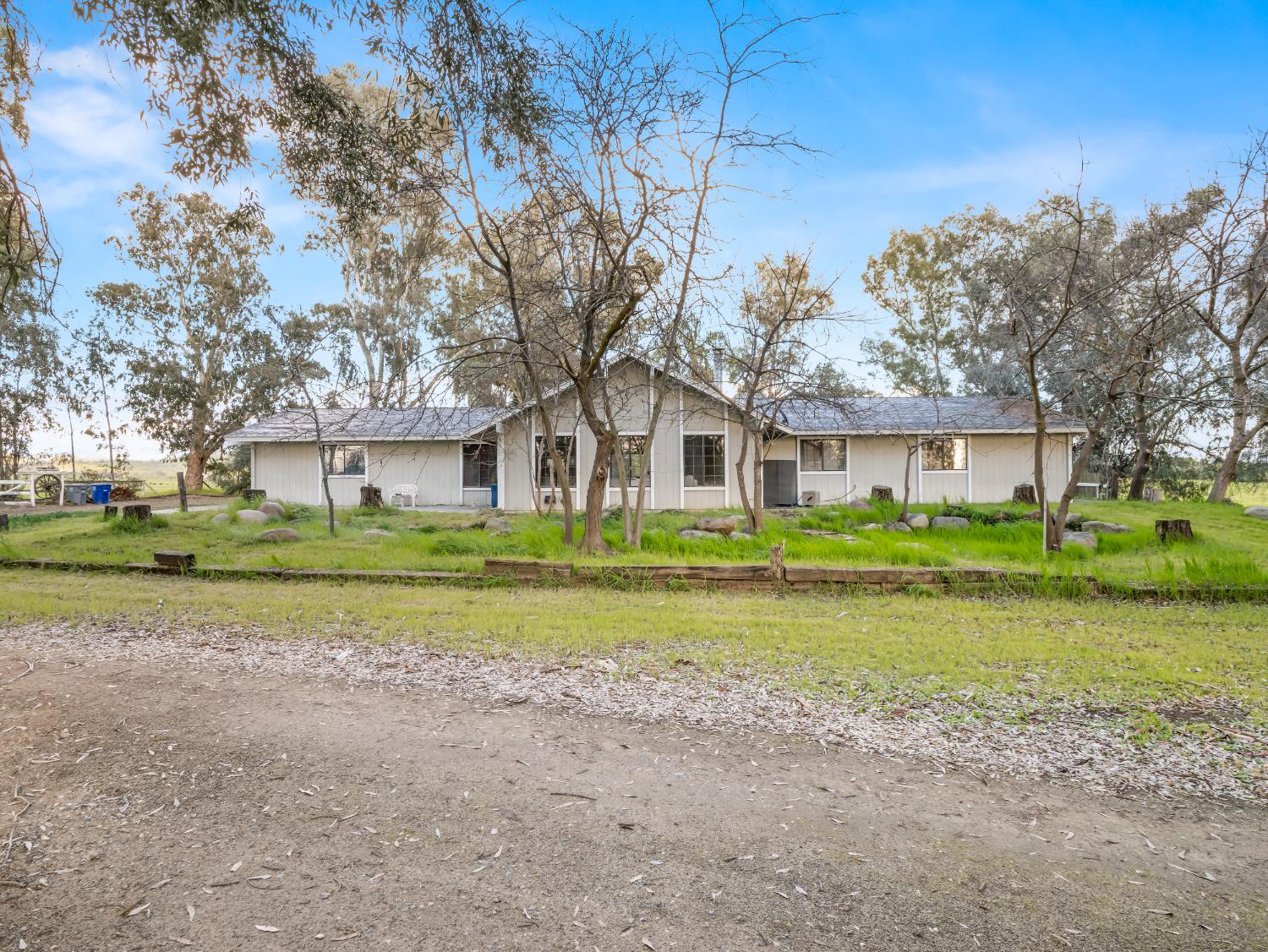 14295 E Nees Ave, Clovis, CA 93619