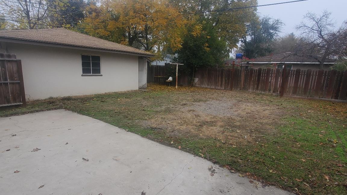 2233 E E Terrace Ave E, Fresno, CA 93703